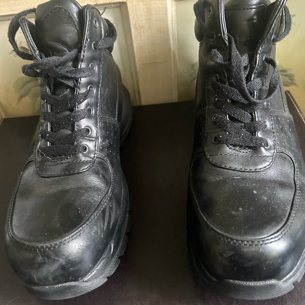 Size 8 Nike Goadome Black Boots